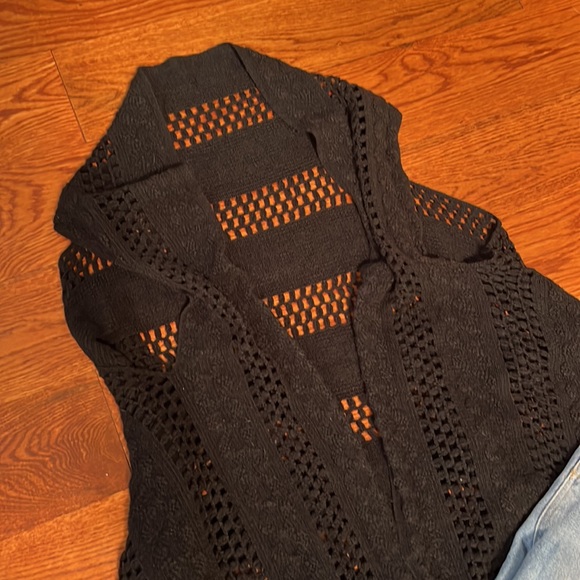 Black Fringe Shark Hem Open Front Knit Vest
Size M/L - Picture 4 of 13